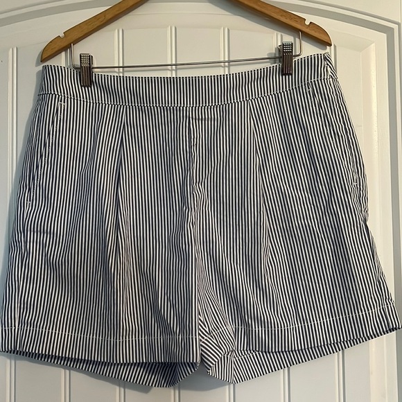 Brooks Brothers Stretch Shorts Size 12 - Picture 1 of 6
